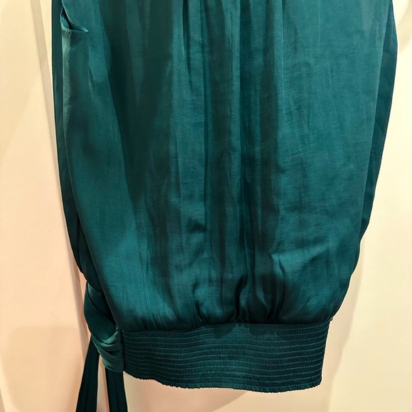 Banana Republic Green Silky tie front blouse - Picture 3 of 3